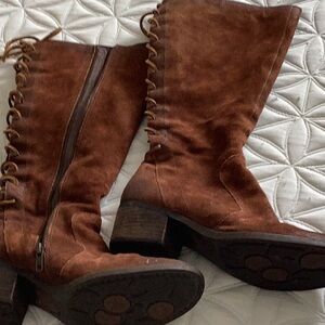 Born cognac suede boots